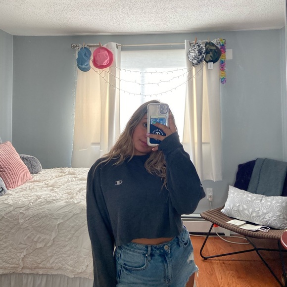 ✰ ✰ GREY CROPPED CHAMPION CREW NECK ✰ ✰ - Picture 1 of 3